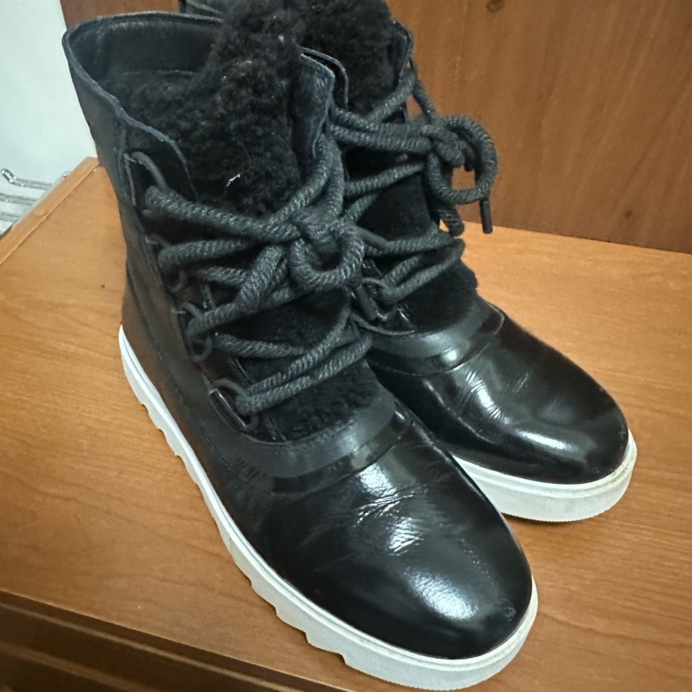 Sorel black waterproof boots - Picture 3 of 6